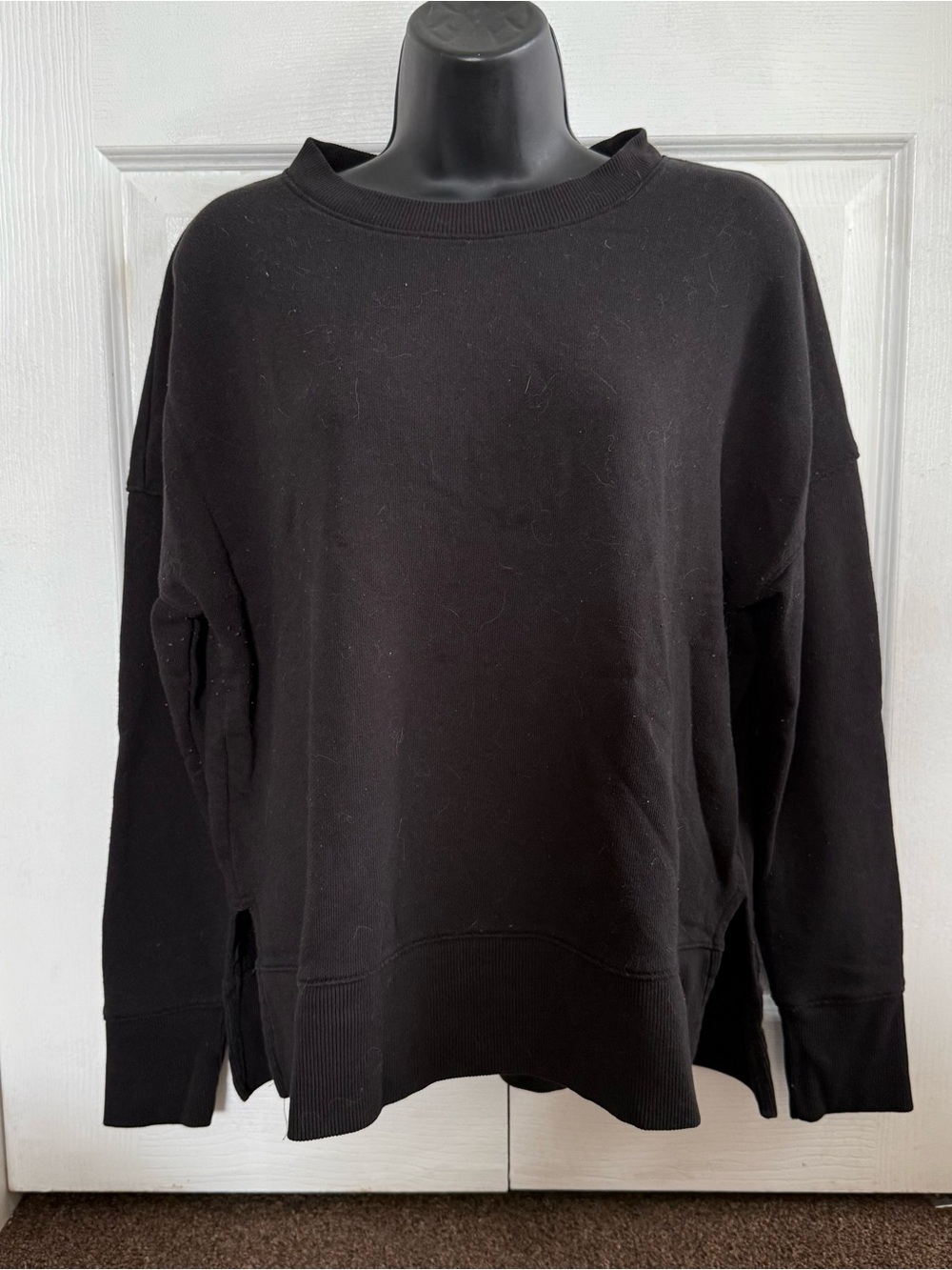 Time and Tru Black Crewneck Pullover Sweater